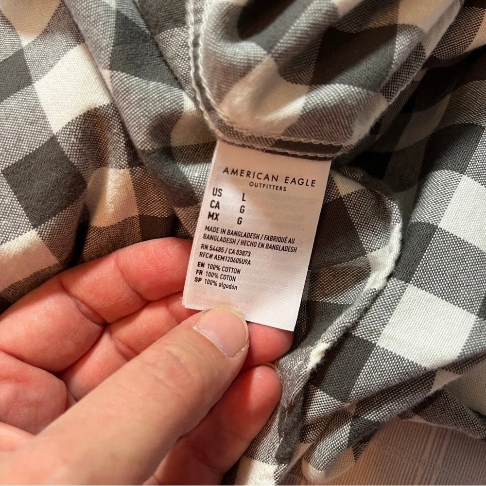American Eagle Outfitters Black and White Gingham Plaid Button-Down Men's Large - Picture 6 of 7